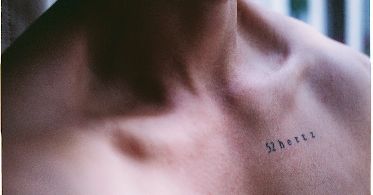 découvrez la signification du tatouage aigle, symbole de liberté, puissance et vision. explorez les différentes interprétations culturelles et spirituelles de ce motif emblématique.