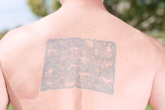 découvrez la signification du tatouage aigle, un symbole de liberté, de puissance et de courage, souvent choisi pour exprimer la force intérieure et l'indépendance.