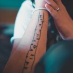 découvrez des idées de tatouages sur l'avant-bras, alliant créativité et styles variés pour sublimer votre peau.