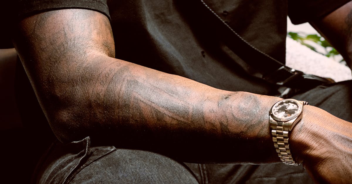 découvrez des idées inspirantes de tatouages avant-bras pour exprimer votre style unique avec des designs variés et modernes.