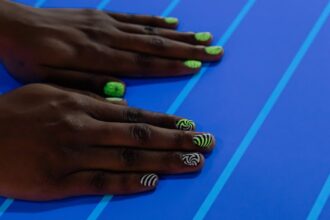 découvrez des idées créatives et tendances de nail art vert pour sublimer vos ongles avec élégance et originalité.