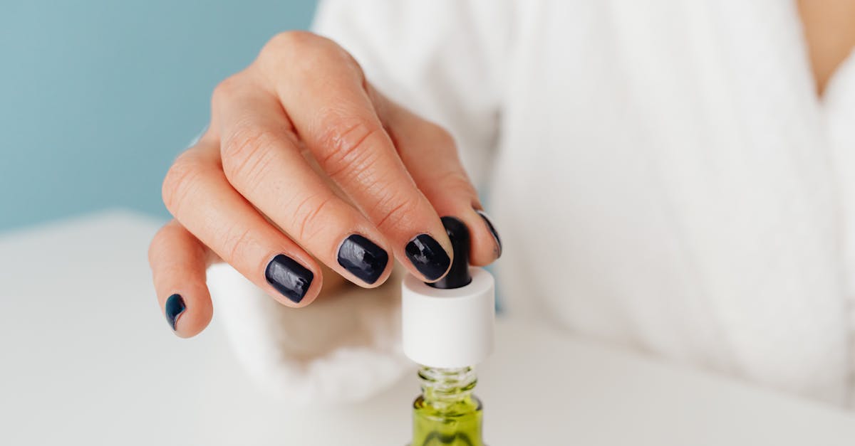 découvrez des idées créatives de green nail art pour sublimer vos ongles avec des nuances de vert tendance et naturelles.