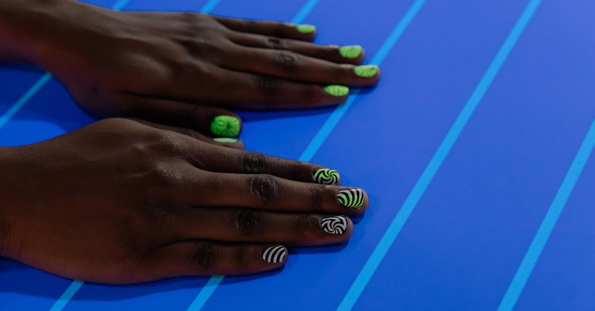 découvrez des idées créatives et tendances de nail art vert pour sublimer vos ongles avec élégance et originalité.