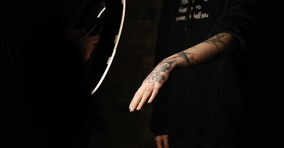 découvrez hell tattoo, votre salon de tatouage spécialisé dans les designs uniques et audacieux. laissez nos artistes professionnels sublimer votre peau avec créativité et passion.