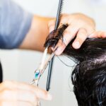 découvrez la coiffure longue en couches, une coupe élégante qui apporte volume et mouvement à vos cheveux longs pour un style moderne et sophistiqué.