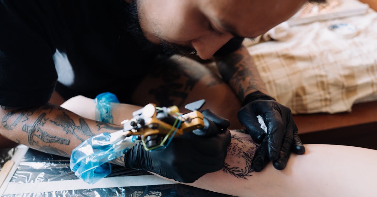 découvrez libertine tattoo, votre studio de tatouage spécialisé dans des designs uniques et personnalisés pour exprimer votre individualité avec style et créativité.