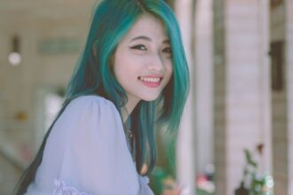 découvrez les tendances et conseils pour adopter un style de coiffure longue élégant et moderne.