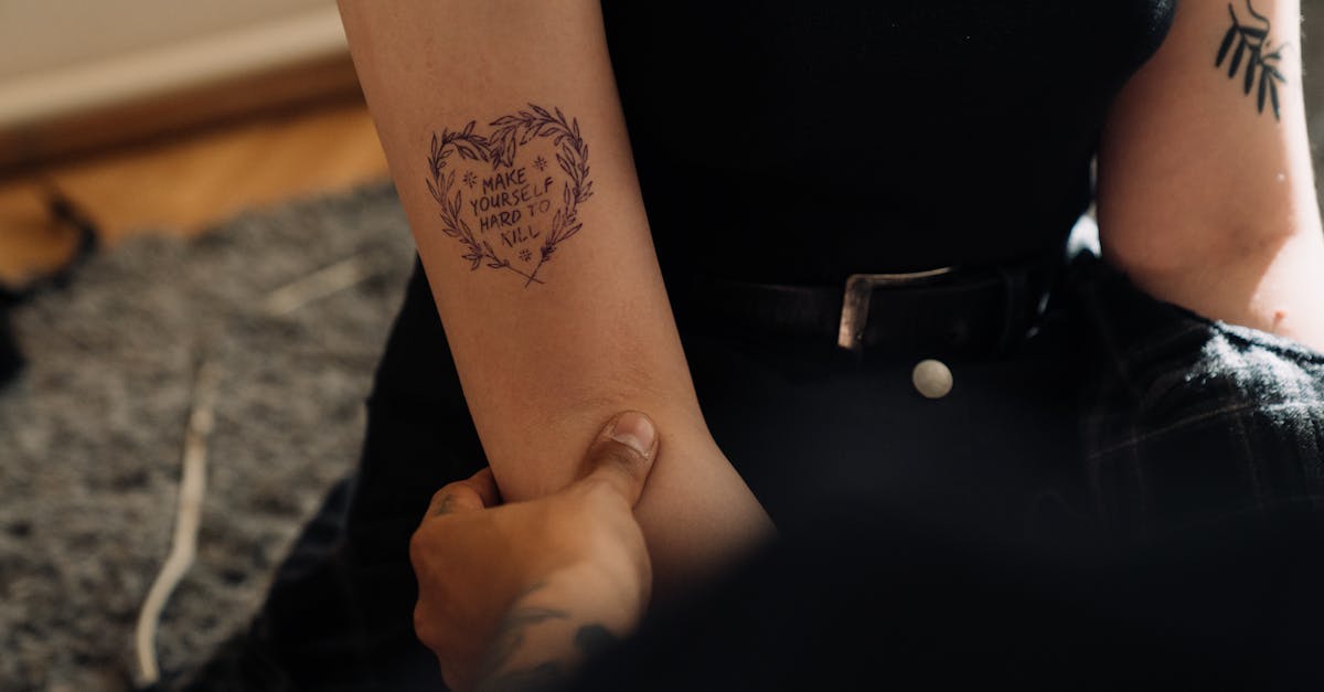 découvrez des idées originales de tatouages pour bras d'hommes, alliant style et personnalité pour un look unique et impressionnant.