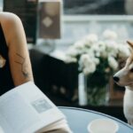 découvrez des tatouages de chien minimalistes, élégants et subtils, parfaits pour exprimer votre amour pour votre compagnon à quatre pattes avec simplicité et style.