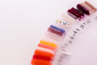 découvrez des idées créatives et élégantes de nail art rouge pour sublimer vos ongles avec style et originalité.