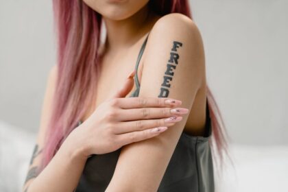 découvrez des idées inspirantes de tatouages sur les côtes, alliant élégance et originalité pour un style unique.