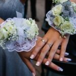 découvrez notre collection élégante de nail art avec des motifs de roses délicats pour sublimer vos ongles avec style et féminité.