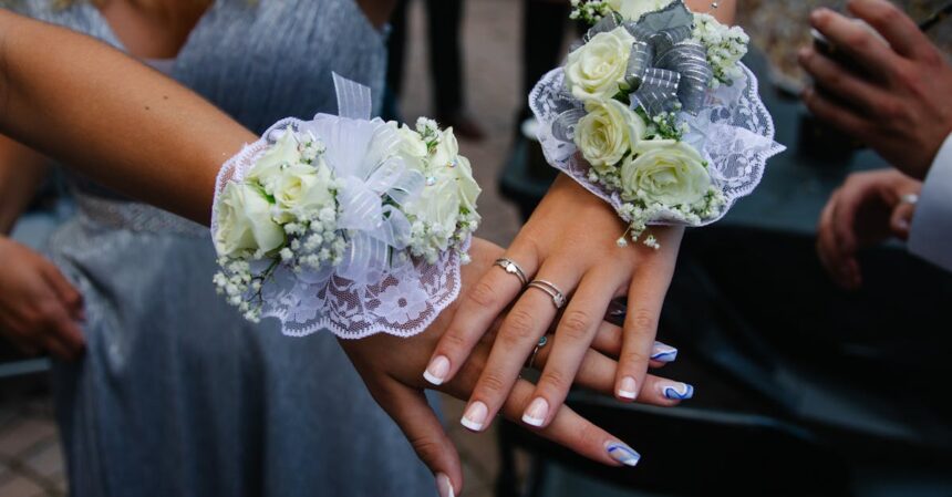 découvrez notre collection élégante de nail art avec des motifs de roses délicats pour sublimer vos ongles avec style et féminité.