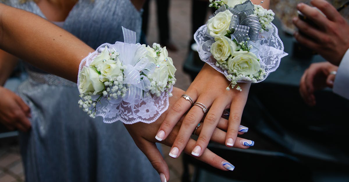 découvrez notre collection élégante de nail art avec des motifs de roses délicats pour sublimer vos ongles avec style et féminité.