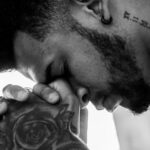 découvrez une sélection émouvante de tatouages tristes exprimant la mélancolie, la douleur et les sentiments profonds à travers des designs uniques et artistiques.