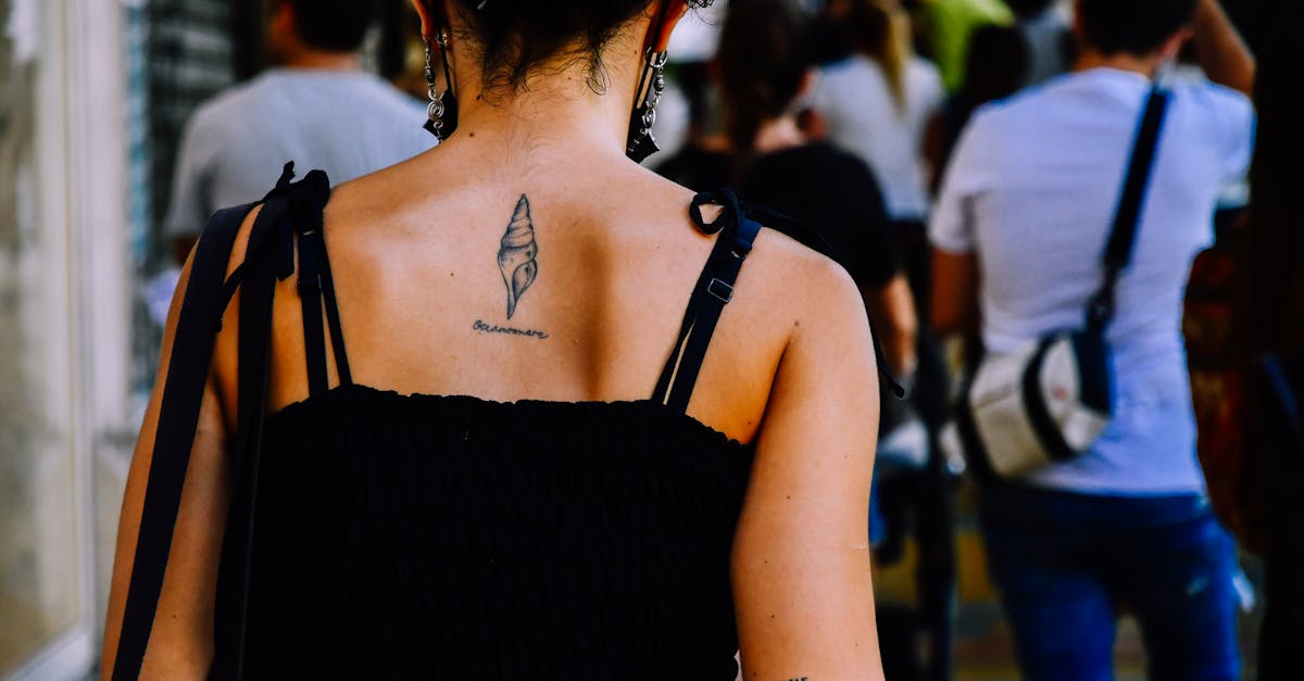 découvrez des idées inspirantes de tatouages sur la colonne vertébrale, alliant élégance et signification profonde pour un style unique.