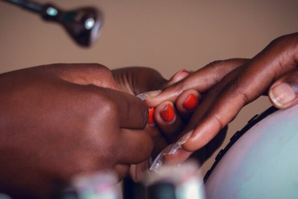 découvrez des idées fraîches et tendance de nail art printanier pour sublimer vos ongles avec des couleurs vives et des motifs floraux.