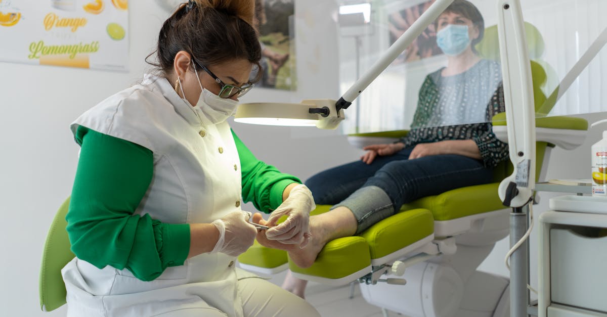 découvrez nos idées de nail art d'été pour vos pieds : couleurs vibrantes, motifs estivaux et designs tendance pour des pieds parfaits tout l'été.