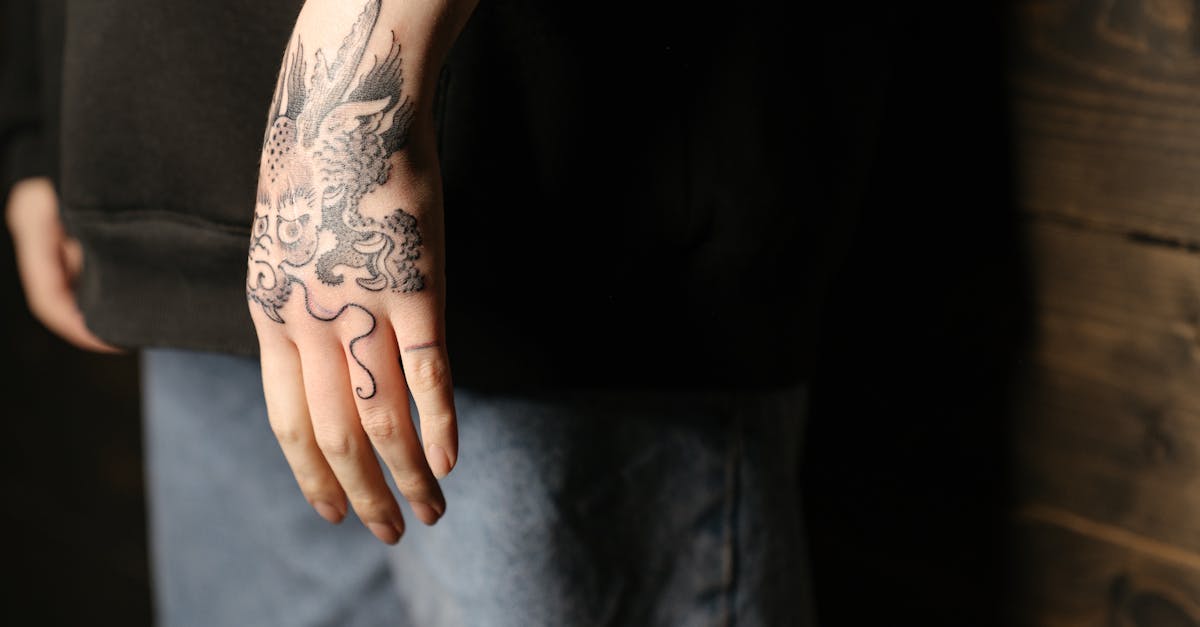 découvrez l'art du tattoo : styles, tendances et conseils pour un tatouage unique et personnalisé.