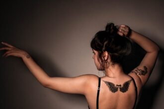 découvrez la signification des différents emplacements de tatouage et ce qu'ils révèlent sur votre personnalité et vos histoires.