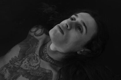 découvrez des tatouages inspirés par la tristesse, exprimant des émotions profondes à travers des designs artistiques et poignants.