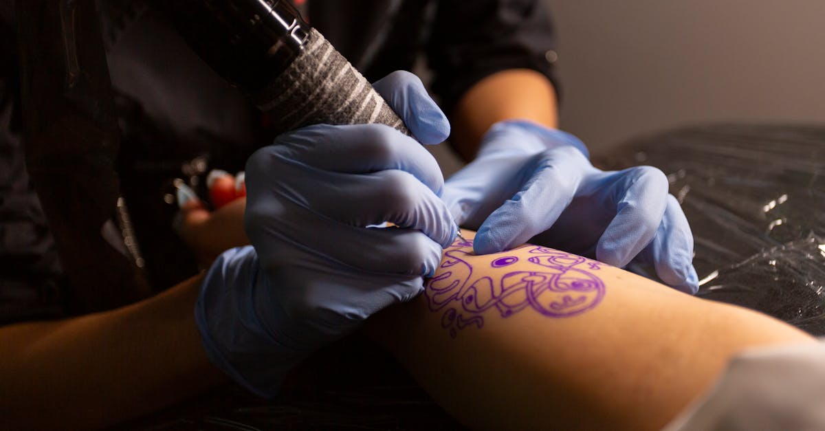 découvrez l'art du tattoo : styles, techniques, inspirations et conseils pour un tatouage unique et personnalisé.