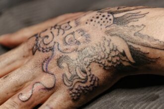 découvrez nos guides et inspirations sur les tattoos, des designs uniques et conseils pour votre prochain tatouage.