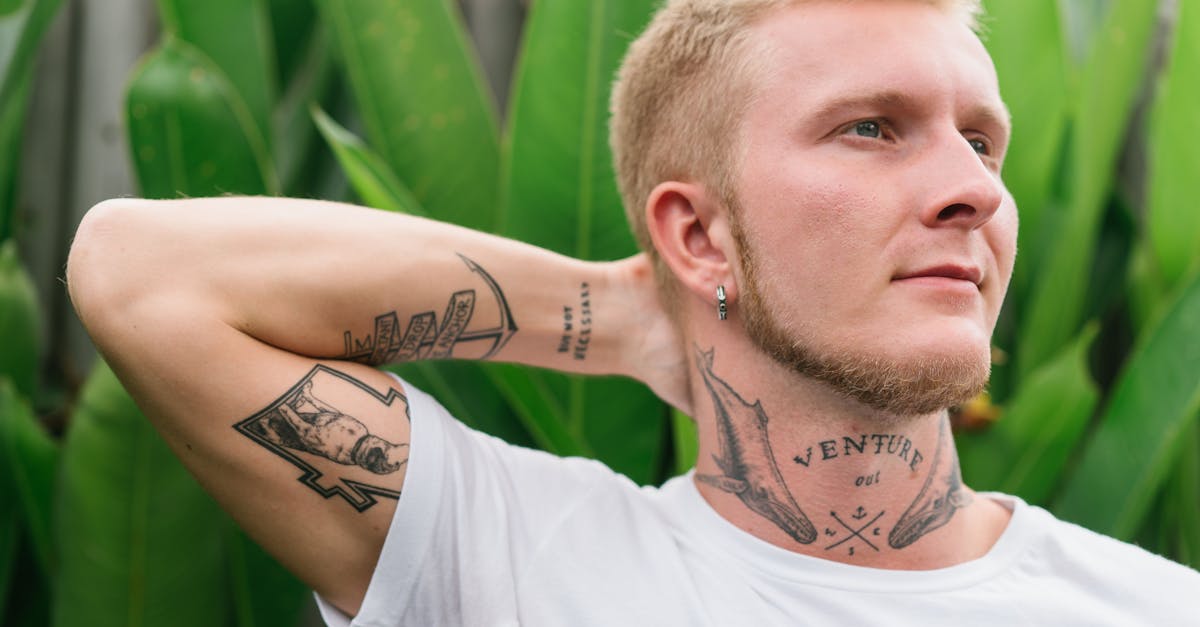 découvrez des idées de tatouages pour le cou, alliant style et expression personnelle. inspirez-vous de designs uniques et tendances pour votre prochain tatouage au cou.