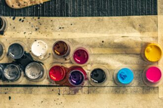 découvrez une large palette de couleurs pour tatouages, des teintes vibrantes aux nuances délicates, pour un tatouage unique et personnalisé.