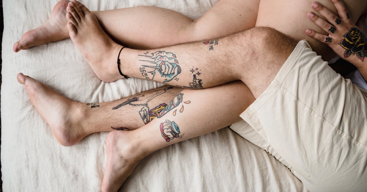 découvrez comment les tatouages peuvent symboliser et renforcer les liens dans une relation, créant un véritable lien émotionnel entre partenaires.