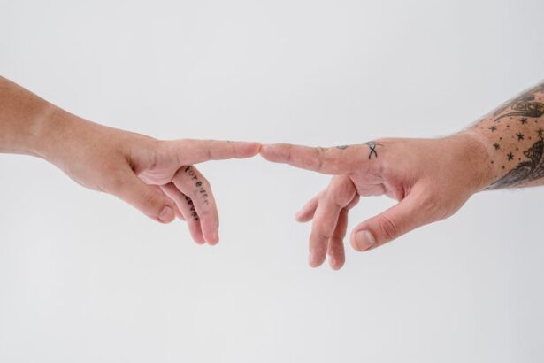 découvrez comment les tatouages renforcent les liens dans les relations, symbolisent l'amour et créent des souvenirs durables entre partenaires.
